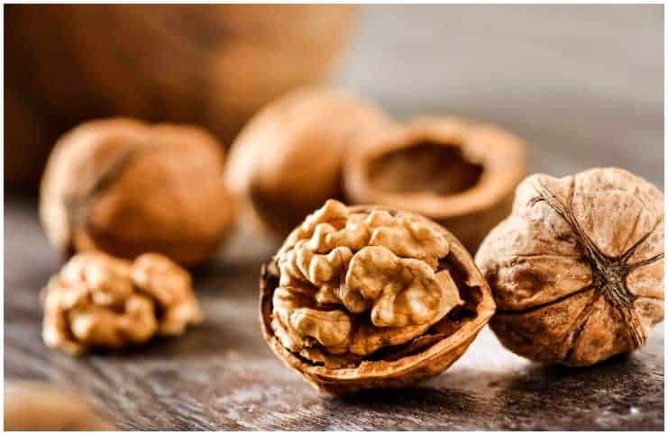 Pecans vs Walnuts – Nutrition Facts, Health Benefits, Side Effects a