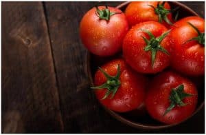 Persimmon vs Tomato – Differences In Taste & Health Benefits