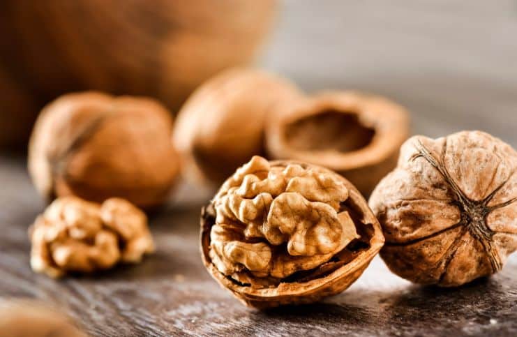 are walnuts high in iron